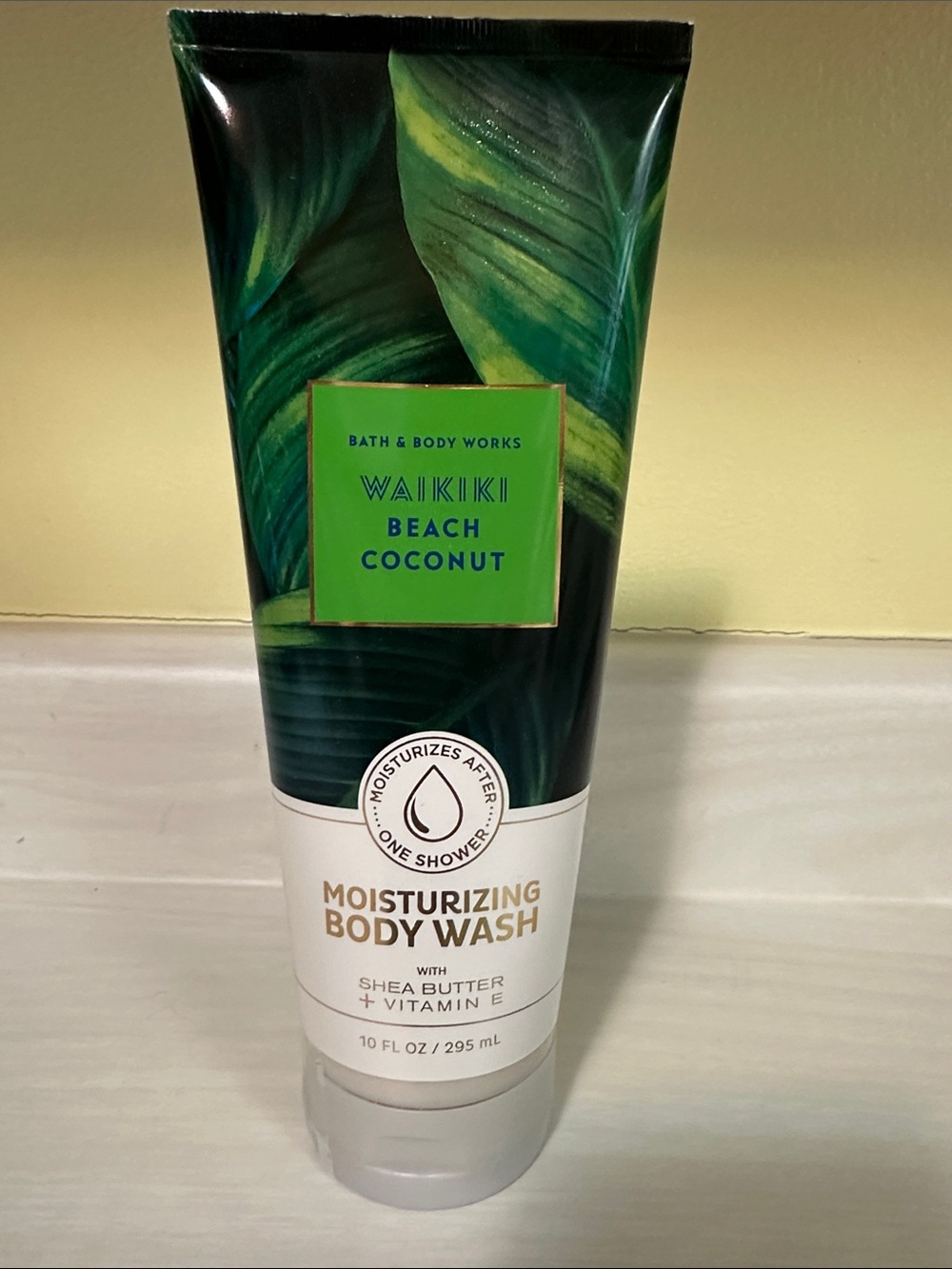 Bath & Body Works Waikiki Beach Coconut Moisturizing Body Wash